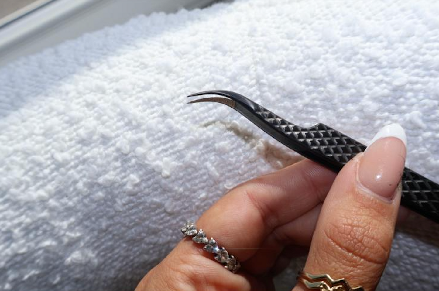 Curved fanning Tweezer