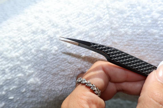 Curved Isolation Tweezer